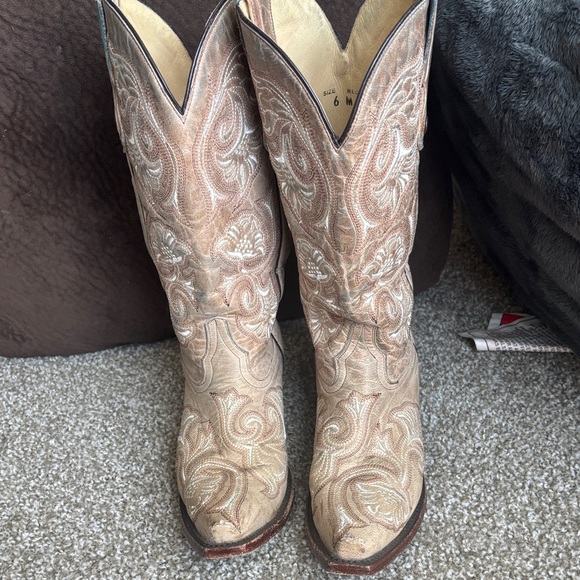 Corral boots Elegant Tan Heeled Boots women’s size 6 used normal wear. - Picture 1 of 9